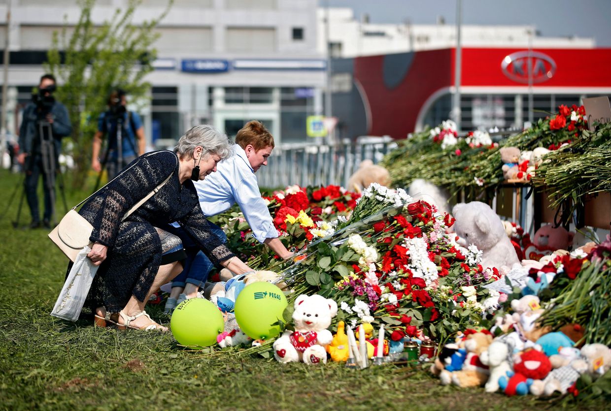 Траур по погибшим в казанской школе Траур по погибшим в казанской школе