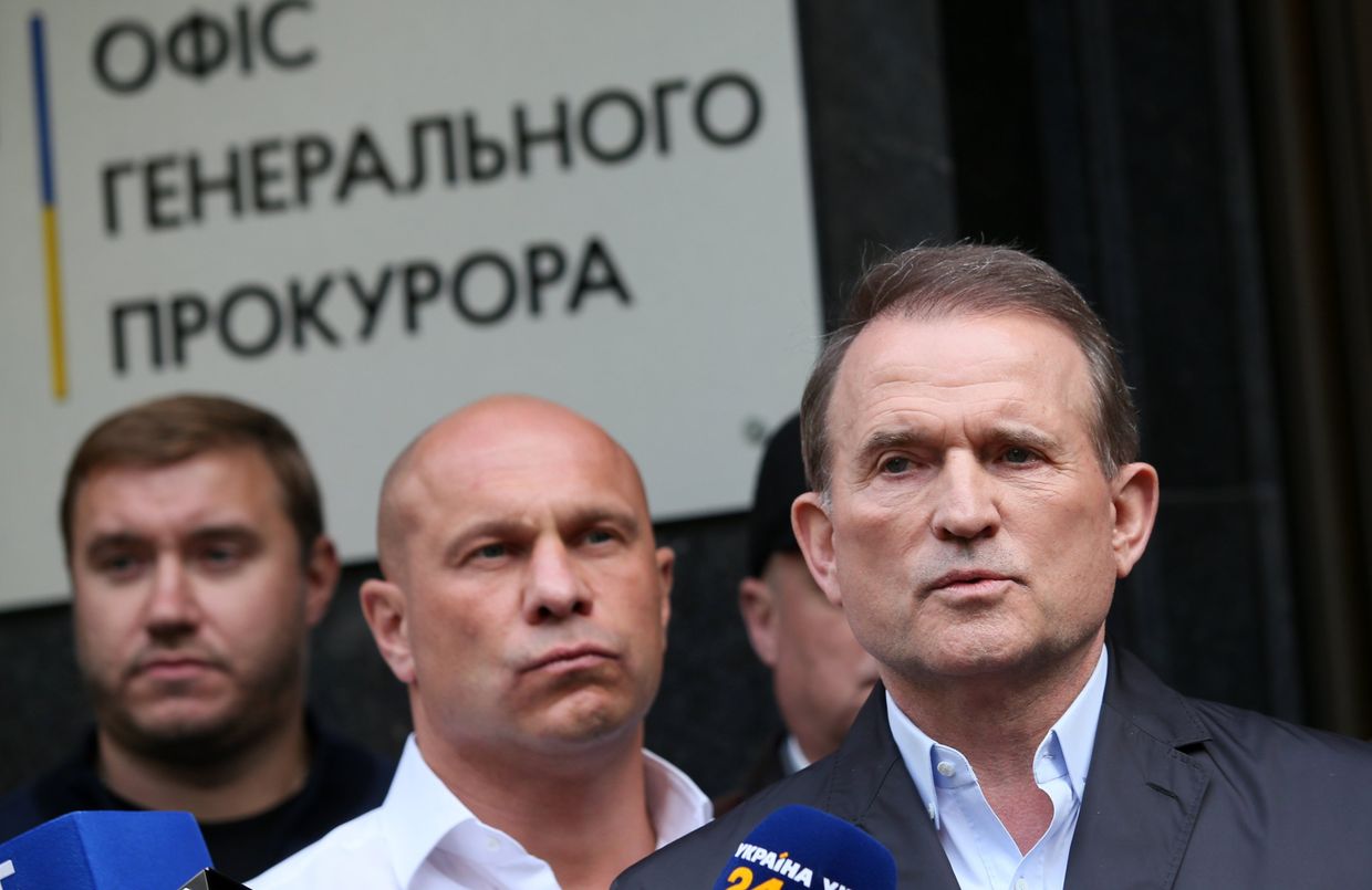 Народный депутат Украины В. Медведчук приехал в офис генерального прокурора для дачи показаний