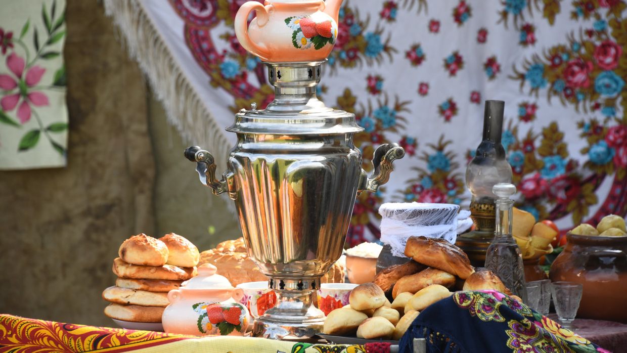 Самовар и пирожки
