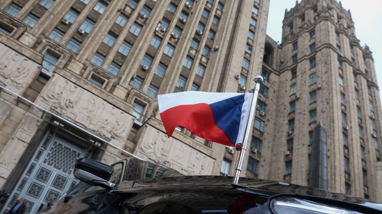 Флаг на автомобиле посла Чехии