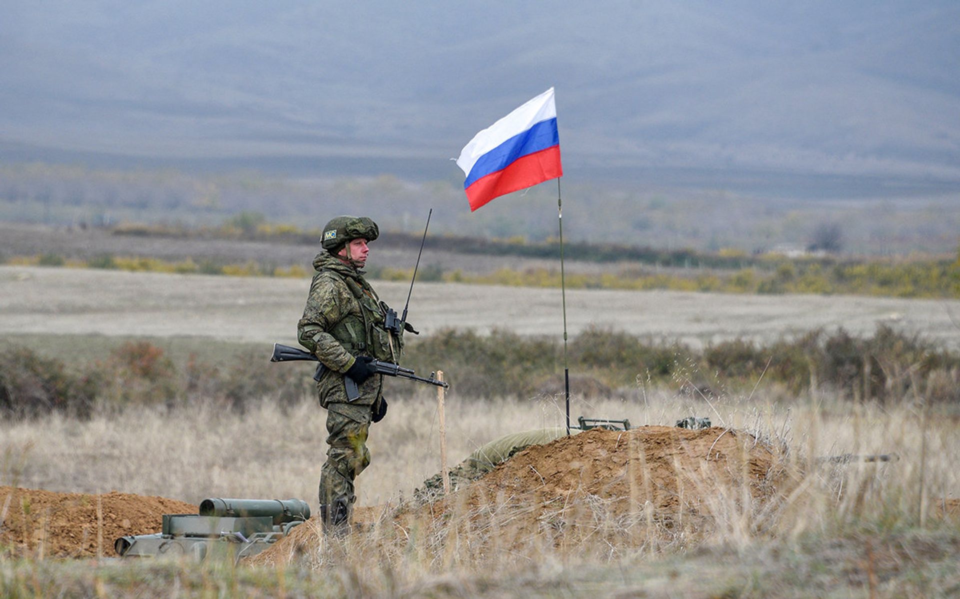 Российский миротворец у контрольно-пропускного пункта недалеко от Аскерана - ИноСМИ, 1920, 21.05.2021