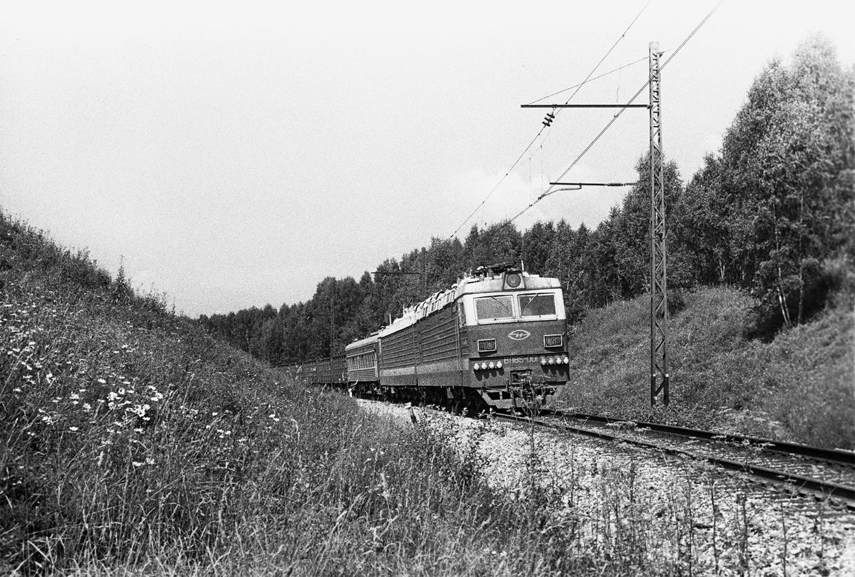Электровоз ВЛ-85 (Владимир Ленин, тип 85) - грузовой магистральный электровоз переменного тока