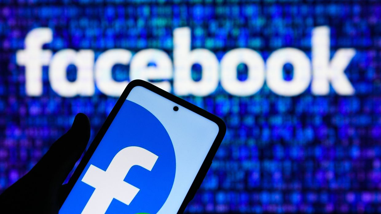 Приложение социальной сети Facebook в мобильном телефоне