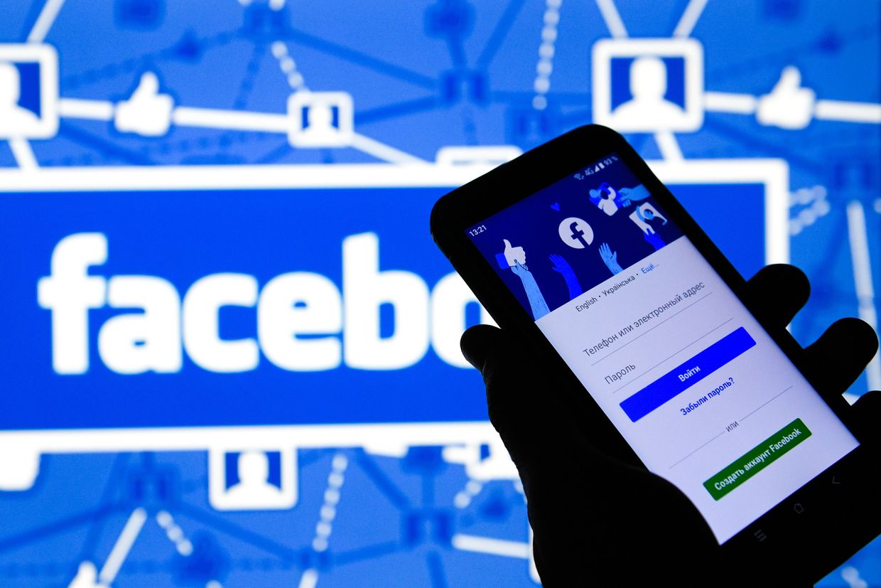 Приложение социальной сети Facebook в мобильном телефоне