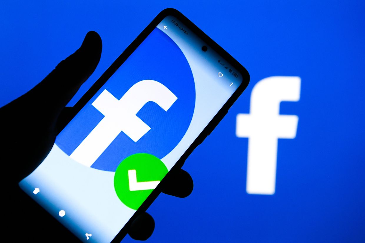 Приложение социальной сети Facebook в мобильном телефоне