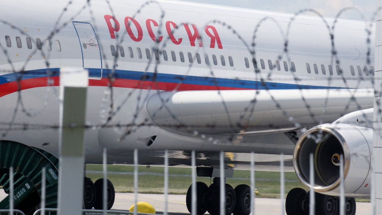 Российские дипломаты покинули Чехию