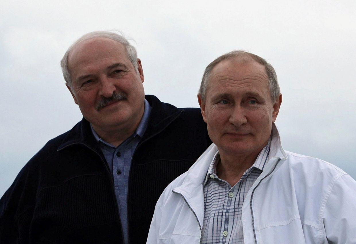 Президент РФ В. Путин и президент Белоруссии А. Лукашенко совершили морскую прогулку