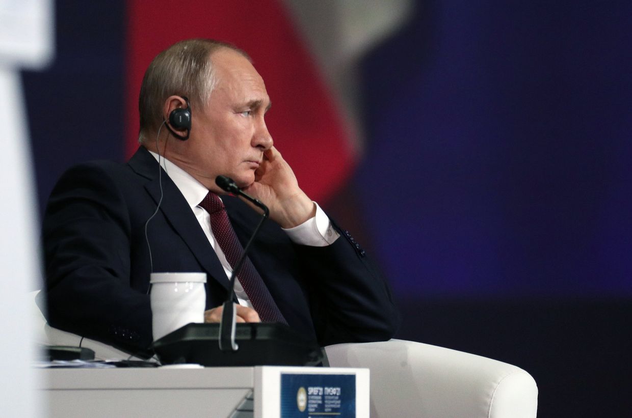 Президент РФ В. Путин принял участие в пленарном заседании ПЭМФ-2021