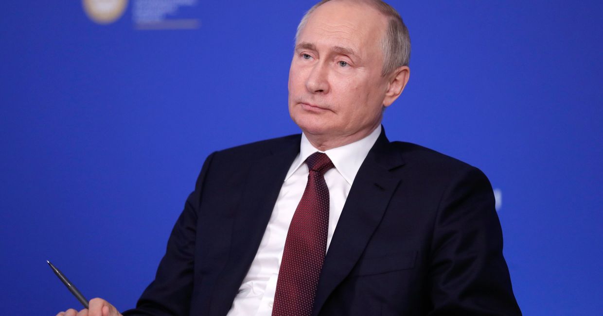 Президент РФ В. Путин во время встречи в режиме видеоконференции с руководителями ведущих мировых информационных агентств Президент РФ В. Путин во время встречи в режиме видеоконференции с руководителями ведущих мировых информационных агентств