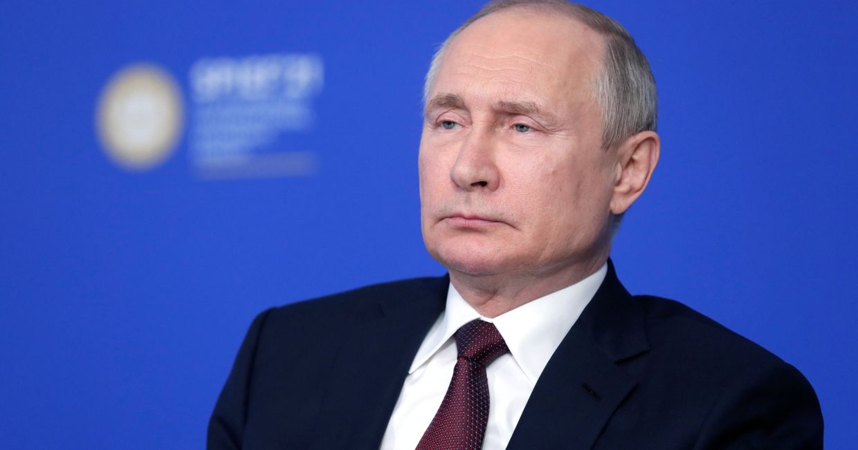 Президент РФ В. Путин во время встречи в режиме видеоконференции с экспертным советом РФПИ, лидерами международного инвестиционного сообщества и представителями иностранных компаний - производителей вакцины Спутник V