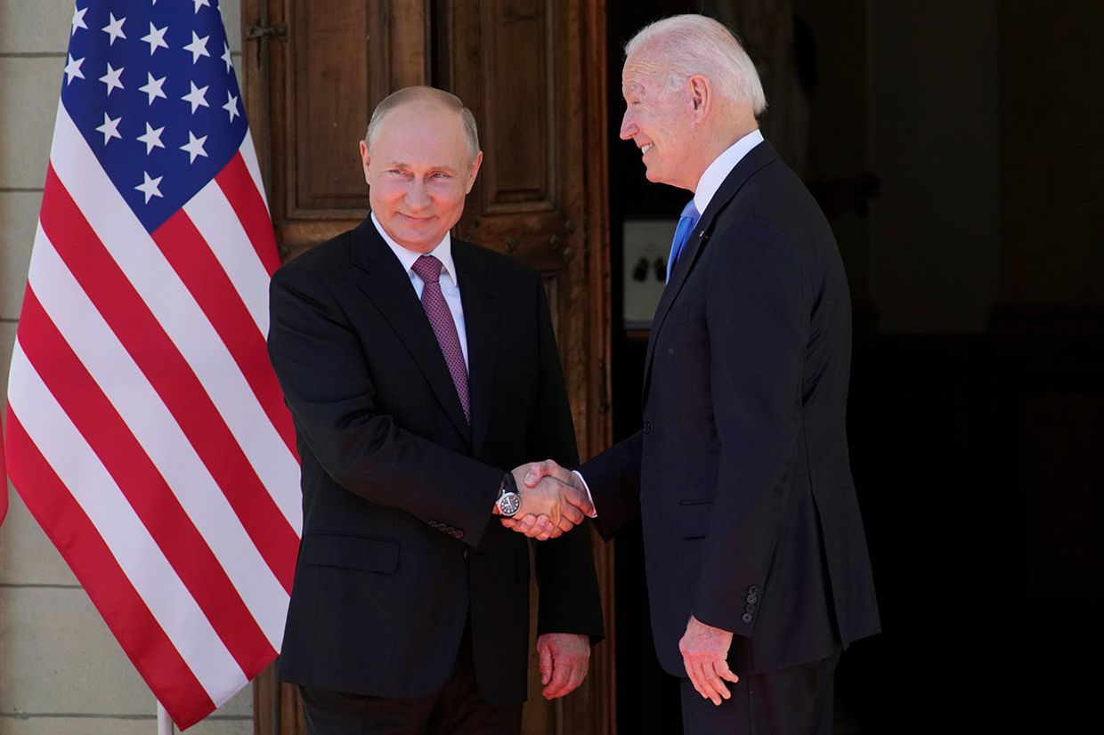 Президент России Владимир Путин и президент США Джо Байден