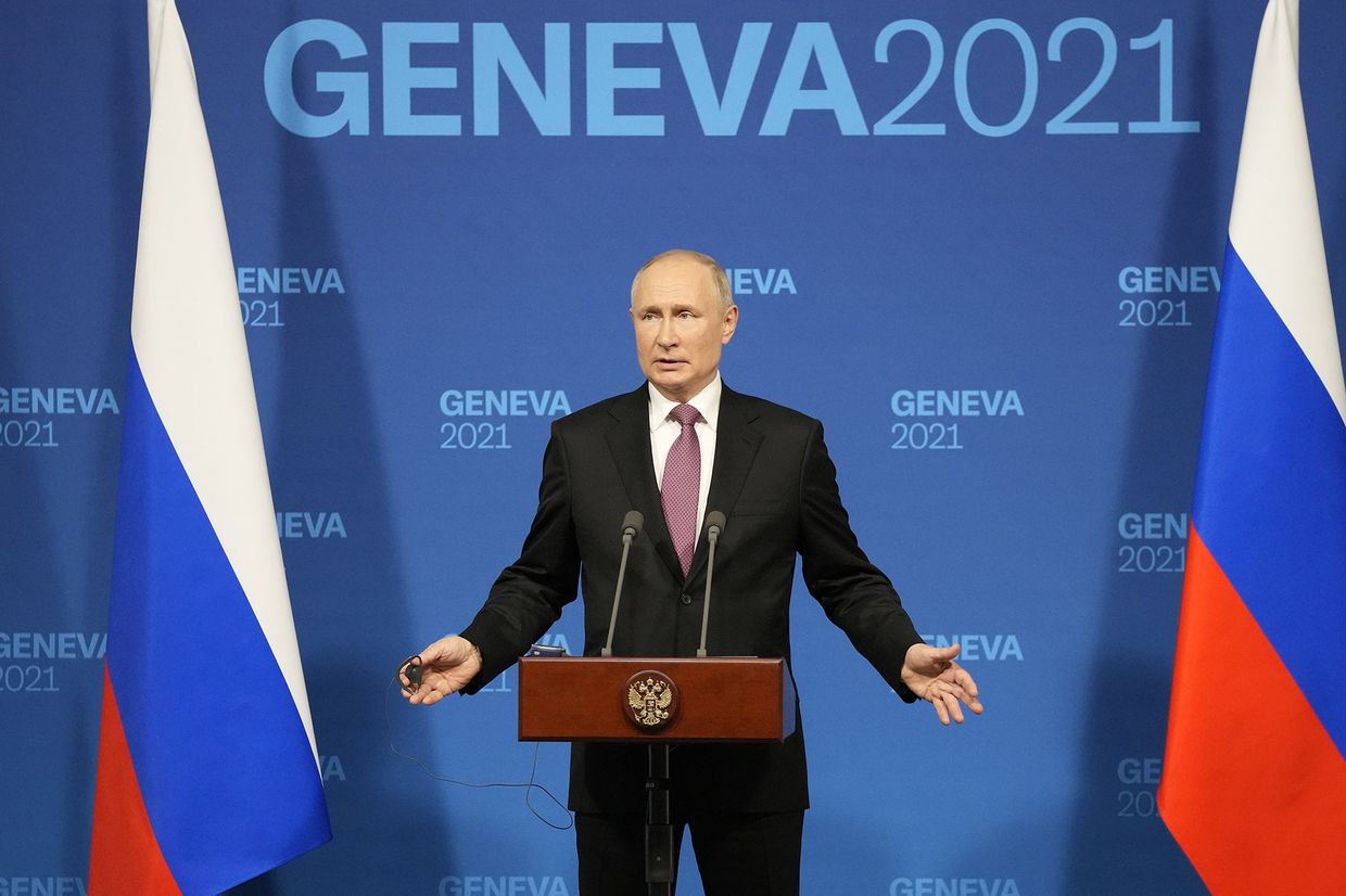 Президент РФ Владимир Путин на пресс-конференции в Женеве