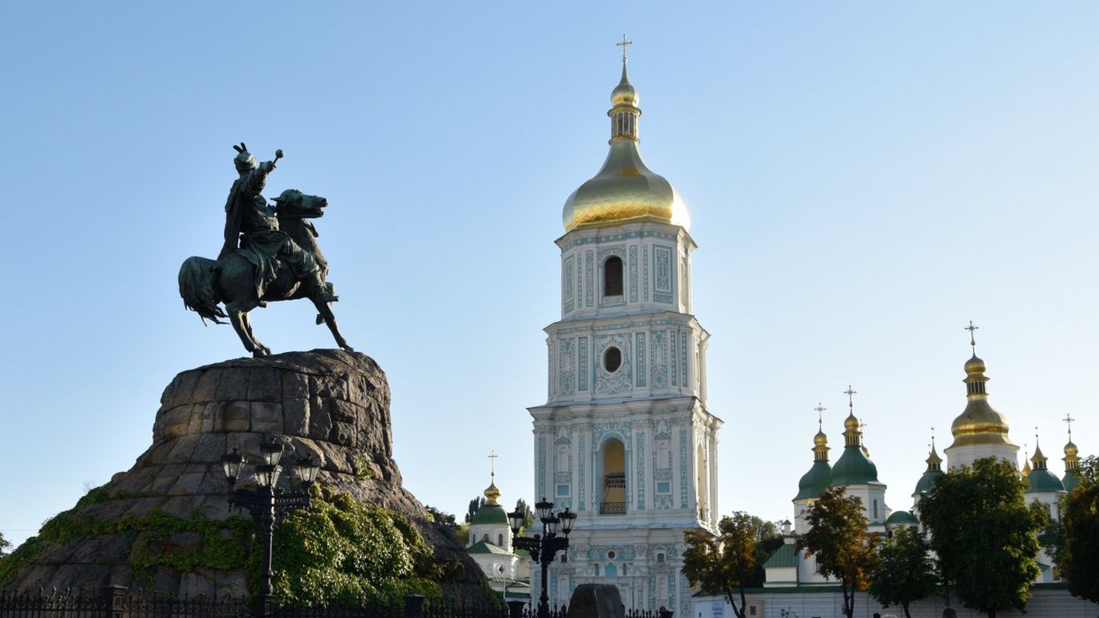 Памятник Богдану Хмельницкому на Софийской площади в Киеве