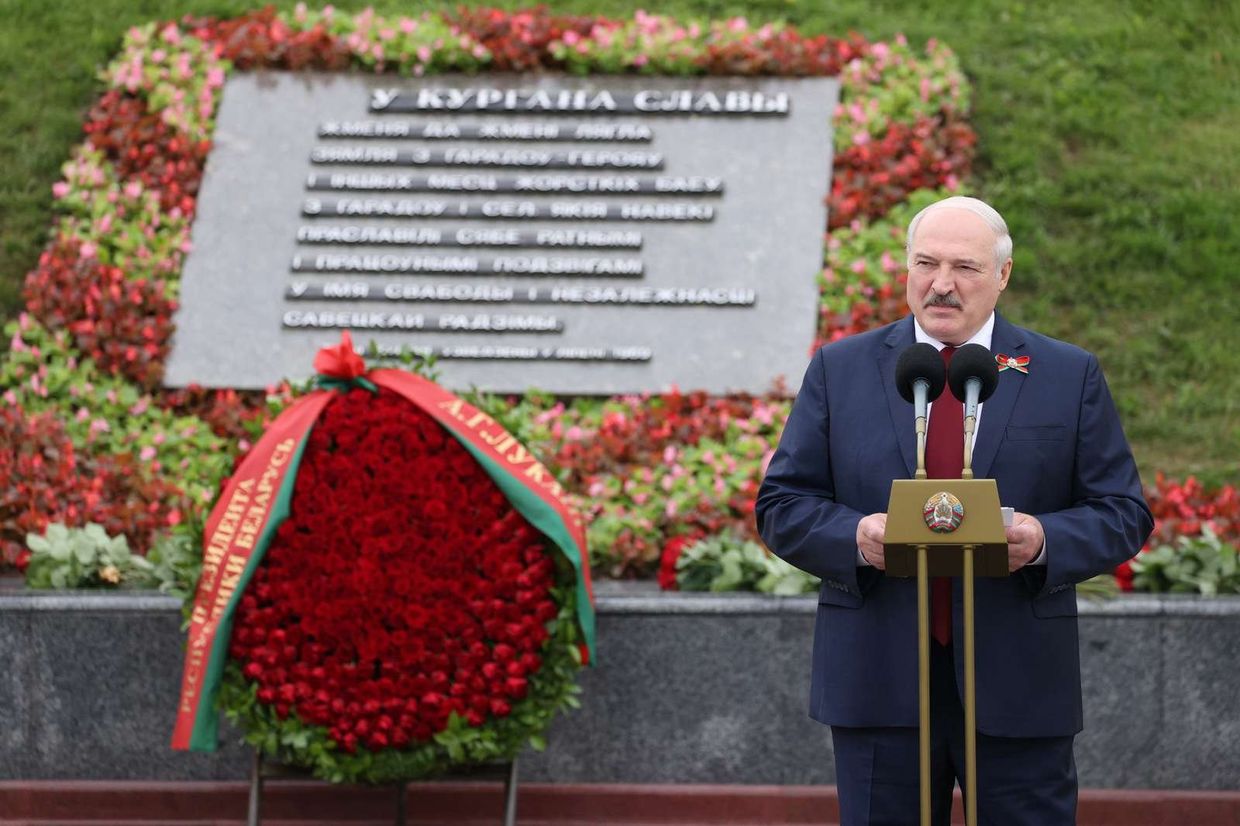 Президент Беларуси Александр Лукашенко принял участие в торжественном мероприятии в мемориальном комплексе Курган Славы