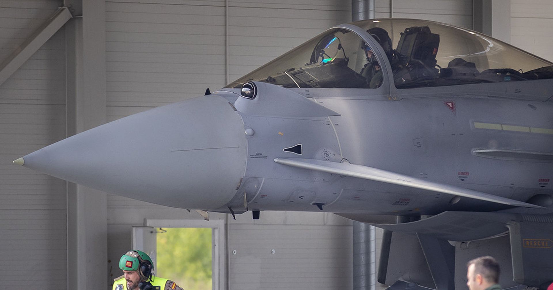 Испанский истребитель Eurofighter Typhoon готовится к взлету на военно-воздушной базе Шяуляй в Литве Испанский истребитель Eurofighter Typhoon готовится к взлету на военно-воздушной базе Шяуляй в Литве - ИноСМИ, 1920, 12.07.2021