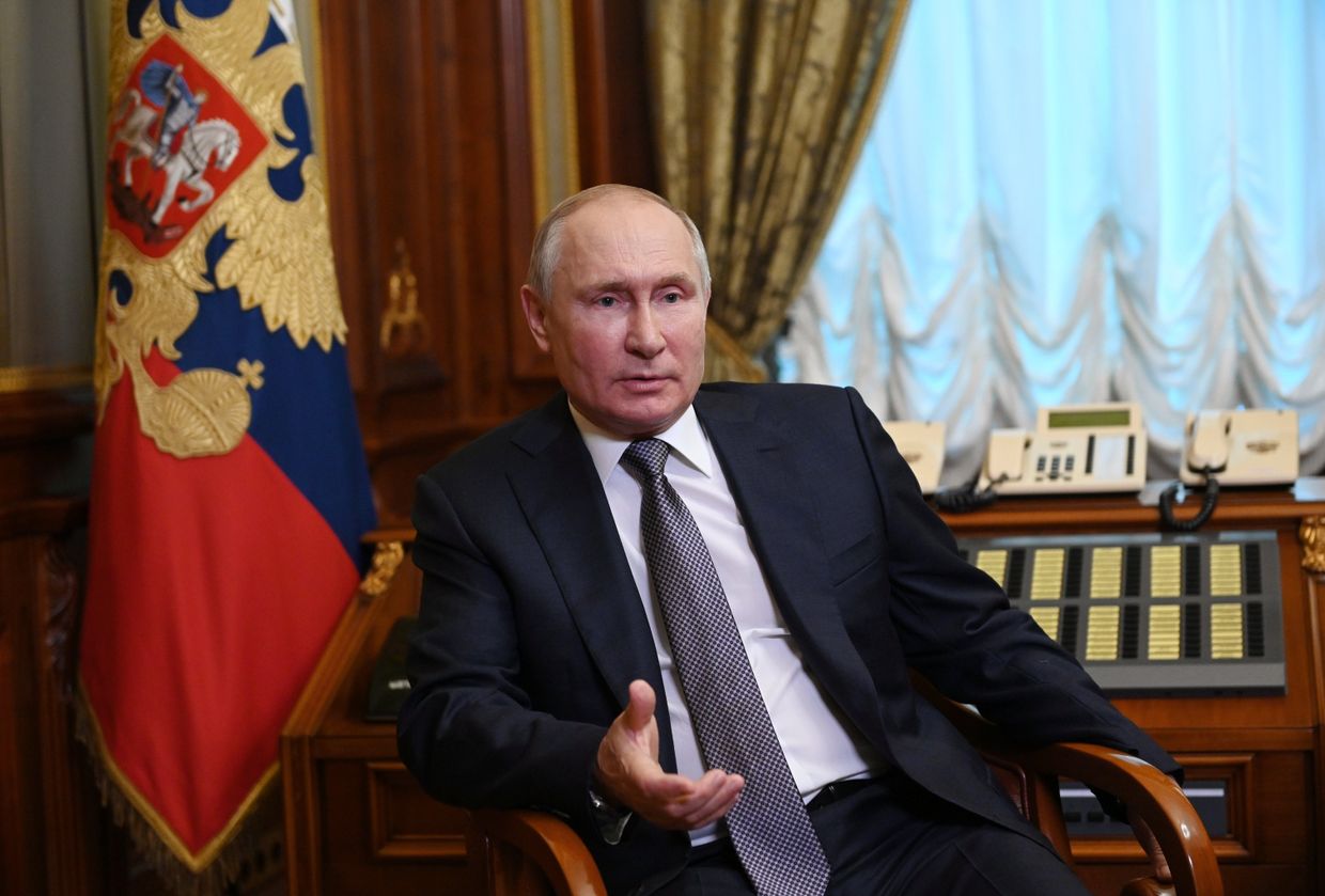 Президент РФ В. Путин ответил на вопросы о статье Об историческом единстве русских и украинцев
