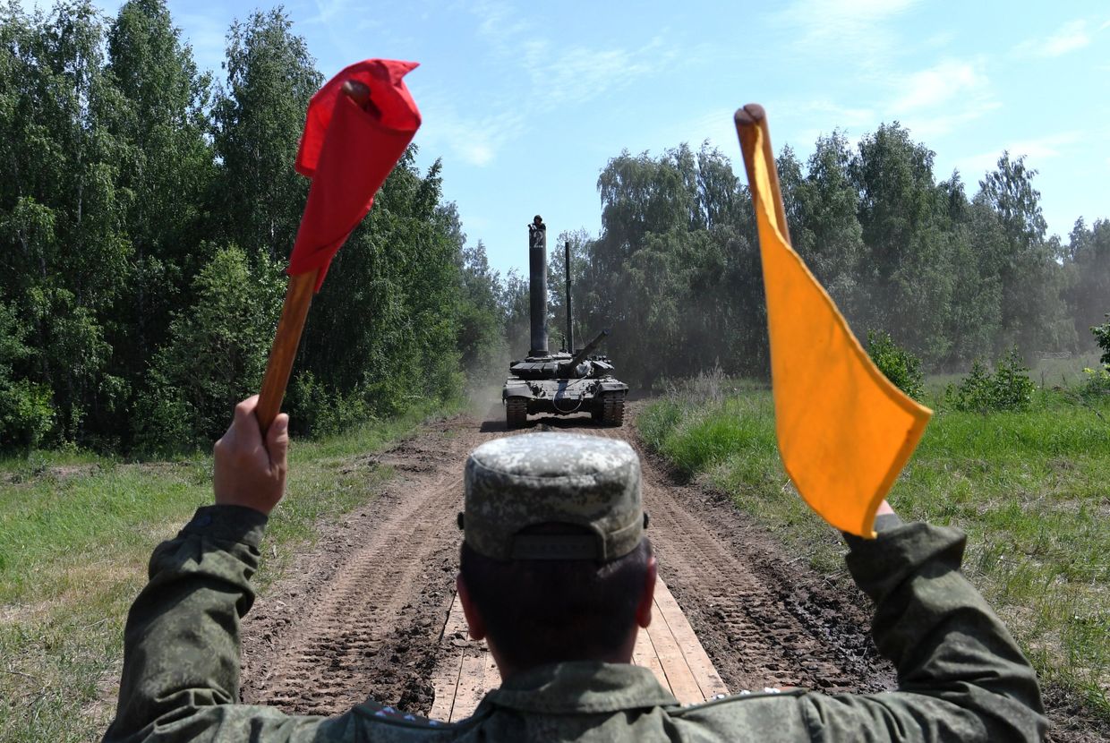 Учения по подводному вождению в высшем танковом училище в Казани
