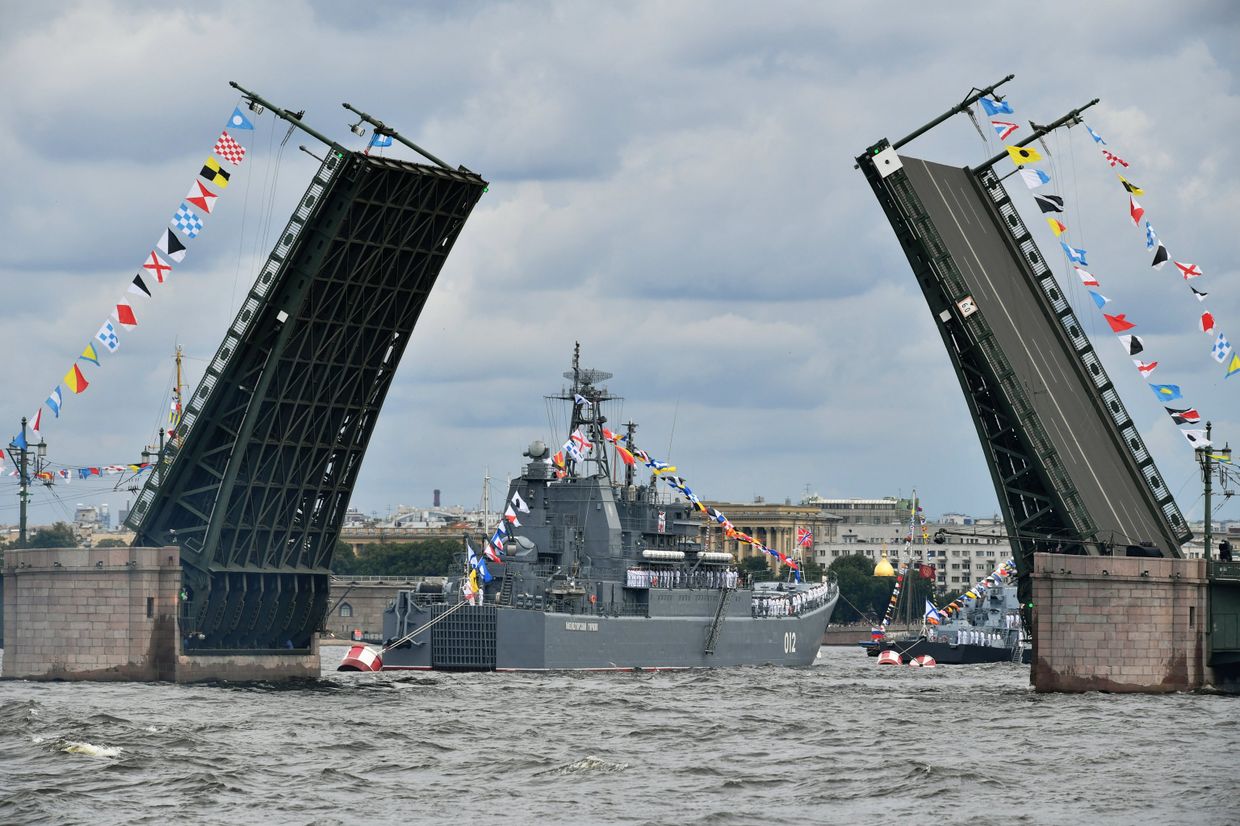Празднование Дня ВМФ в Санкт-Петербурге