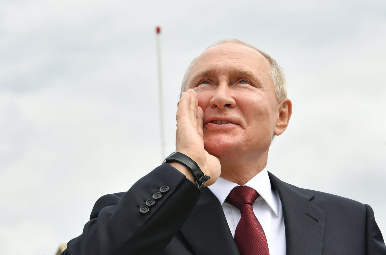 Президент РФ В. Путин принял участие в Главном военно-морском параде