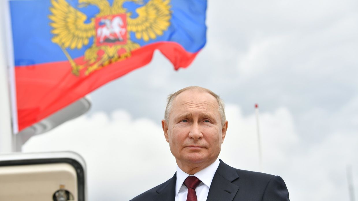 Президент РФ В. Путин принял участие в Главном военно-морском параде