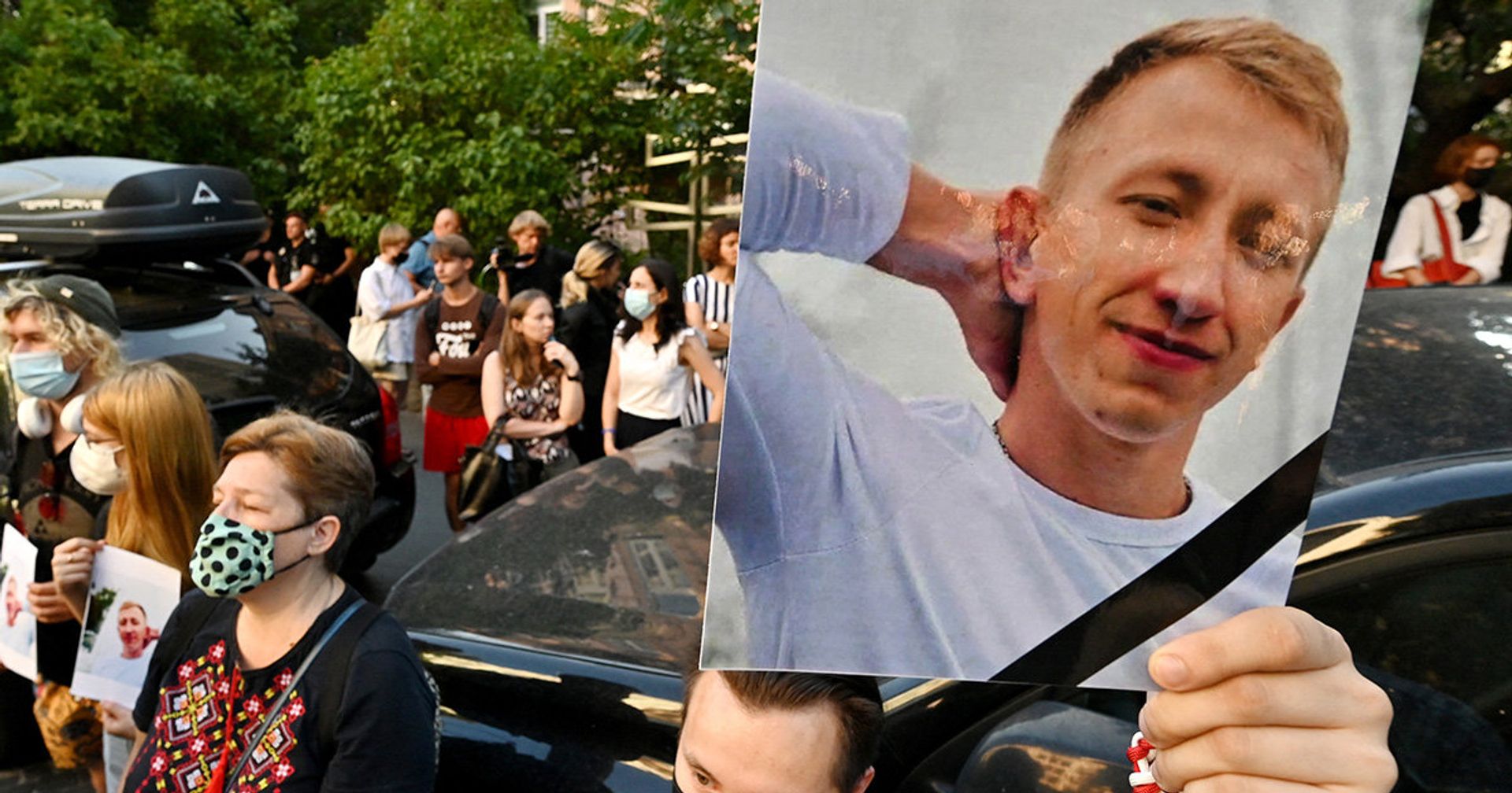 Участники митинга с фотографиями Виталия Шишова у посольства Беларуси в Киеве - ИноСМИ, 1920, 04.08.2021