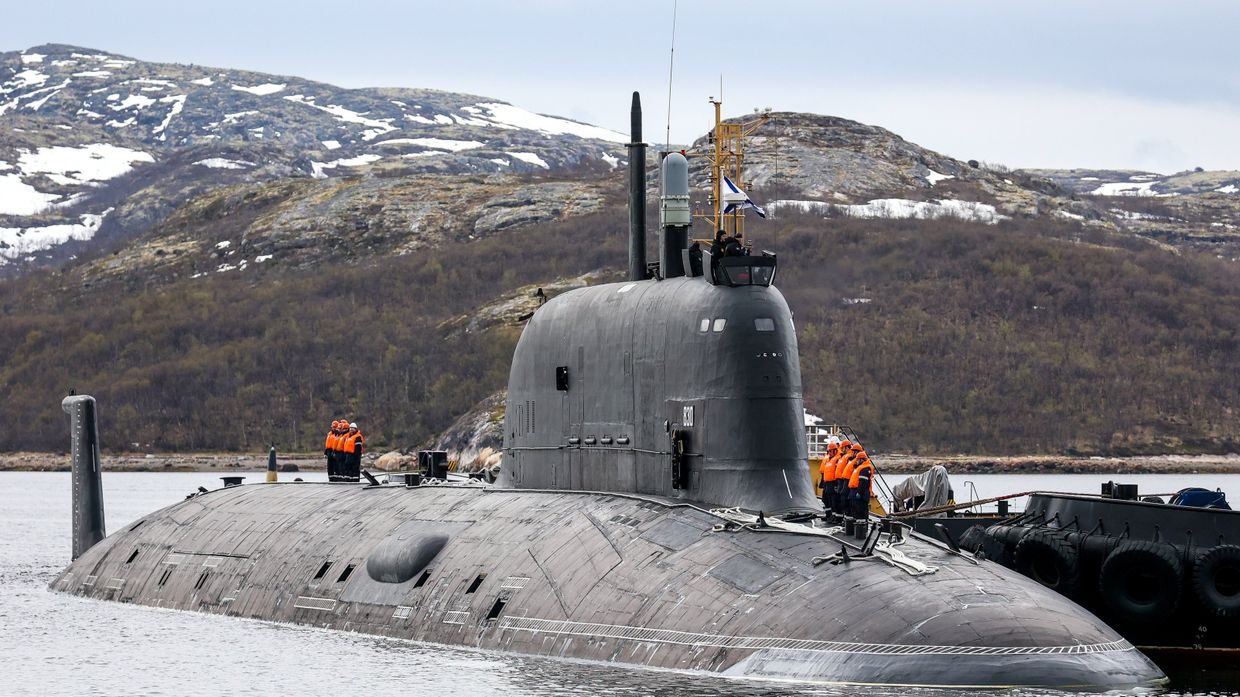 Многоцелевая атомная подводная лодка К-561 Казань проекта 885М Ясень-М на месте постоянного базирования в губе Нерпичья в Мурманской области