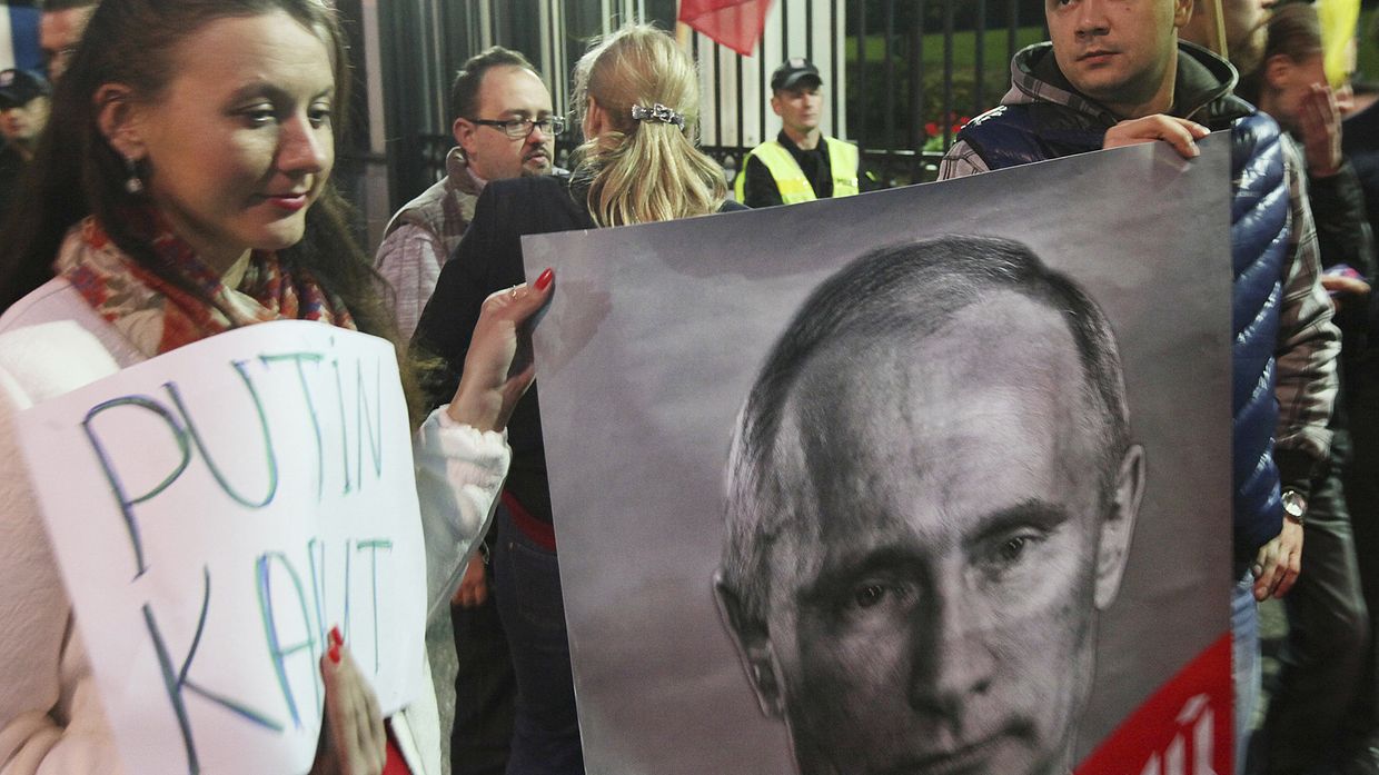 Акция протеста перед посольством России в Варшаве, Польша