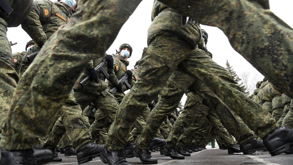 Подготовка курсантов к военному параду на Красной площади