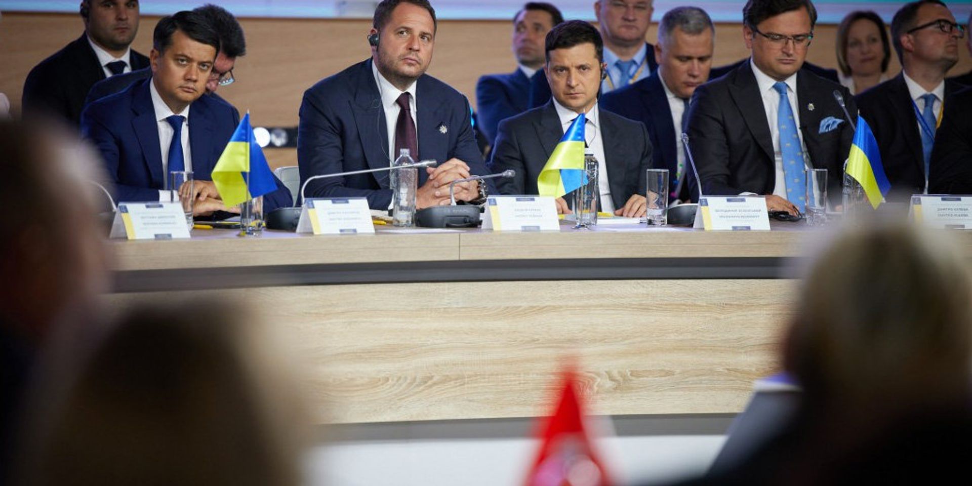 Президент Украины Владимир Зеленский и министр иностранных дел Украины Дмитрий Кулеба на саммите «Крымская платформа» в Киеве - ИноСМИ, 1920, 26.08.2021