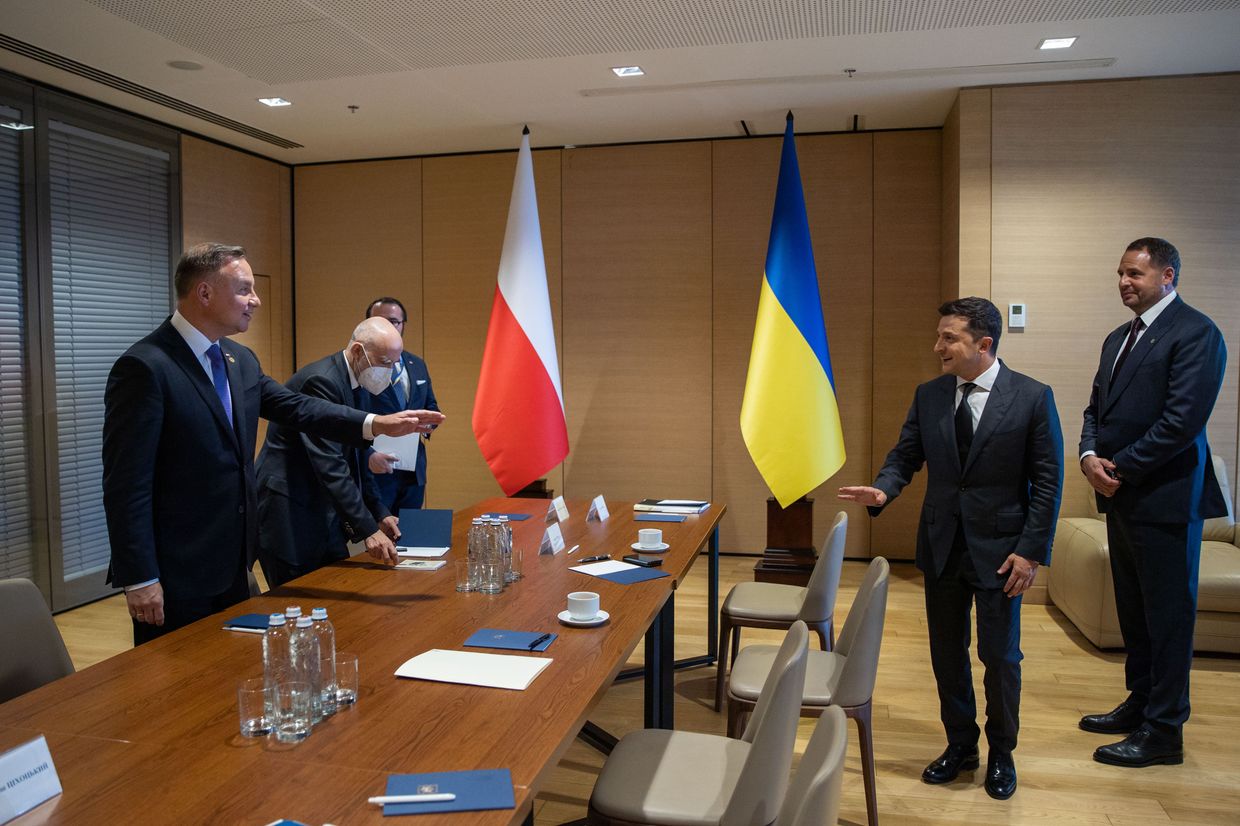 Президент Украины Владимир Зеленский и президент Польши Анджей Дуда на саммите «Крымская платформа» в Киеве