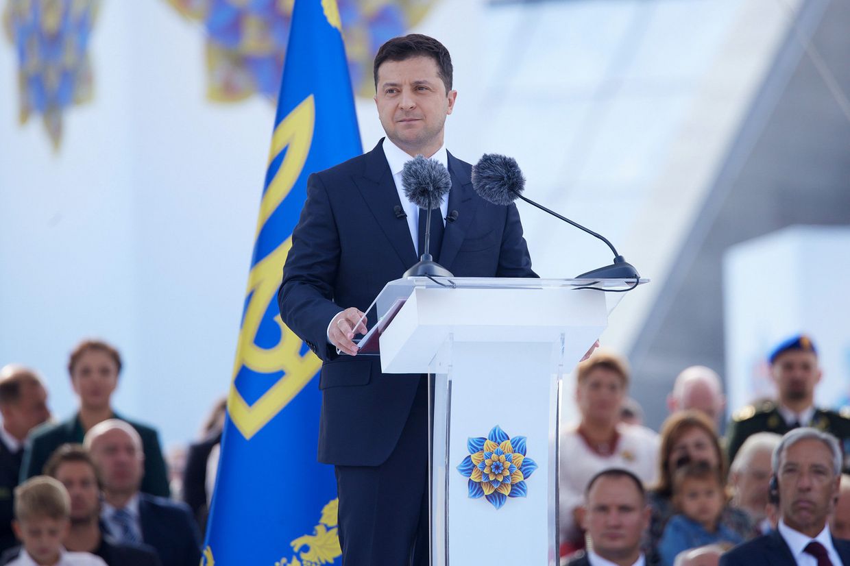 Президент Украины Владимир Зеленский произносит речь