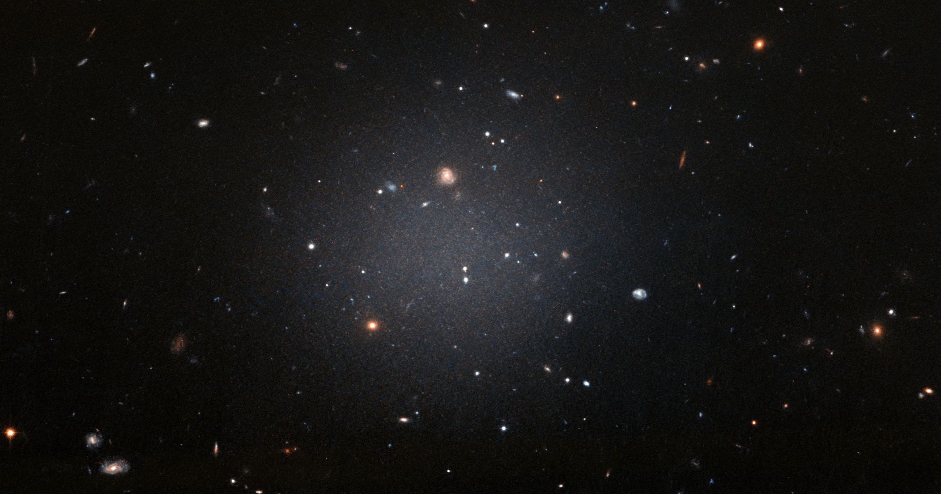 Наблюдения NGC 1052-DF2 показали необычно малое содержание тёмной материи - ИноСМИ, 1920, 28.08.2021