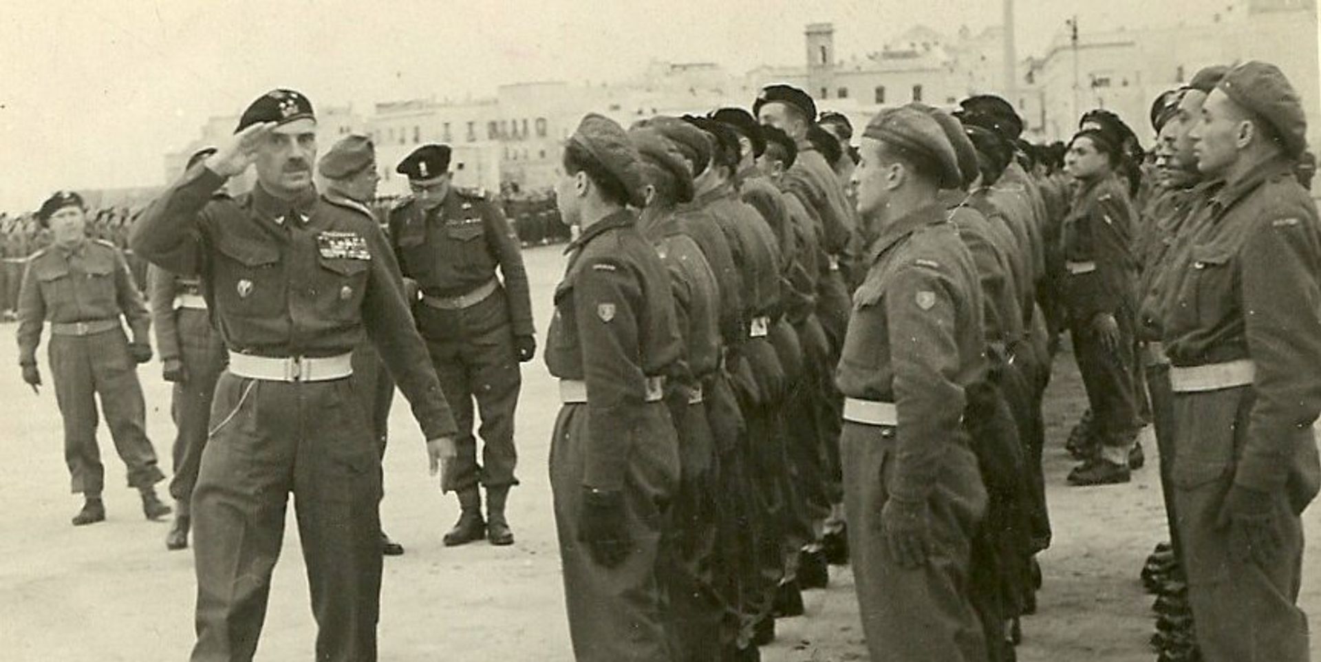 В. Андерс инспектирует части 2-го польского корпуса - ИноСМИ, 1920, 04.09.2021