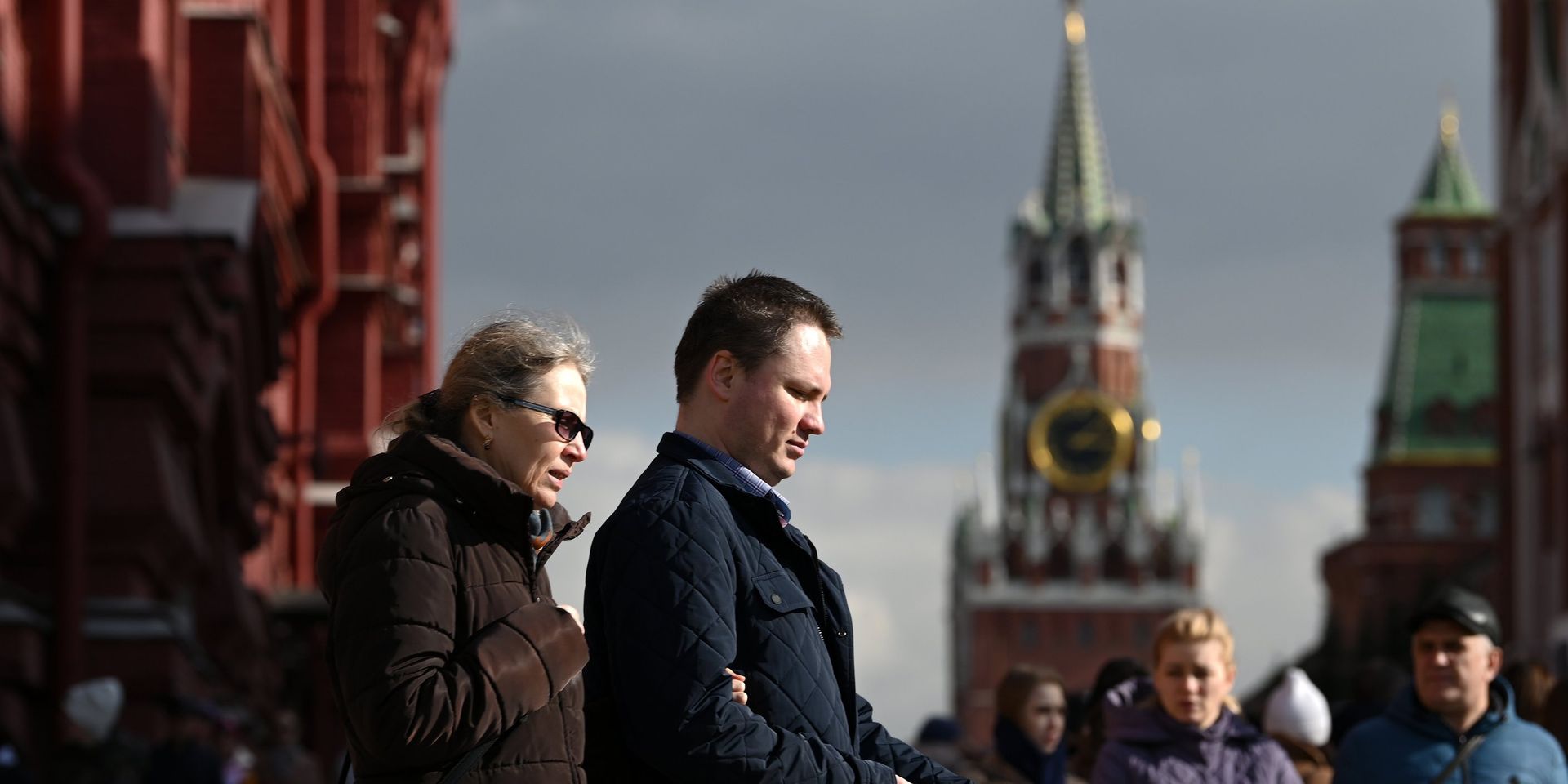 Прохожие возле Красной площади в Москве Прохожие возле Красной площади в Москве - ИноСМИ, 1920, 03.09.2021