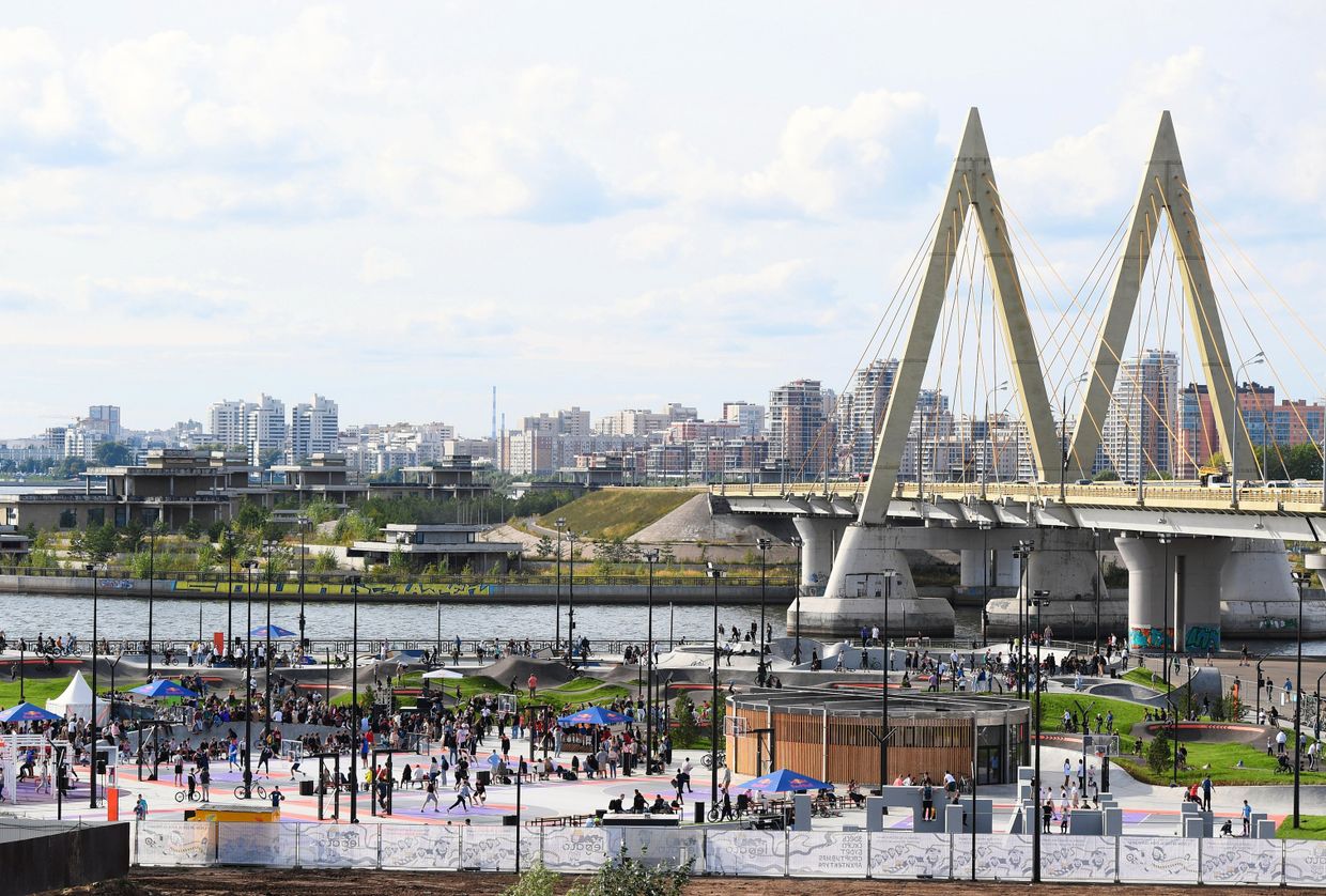 Посетители в экстрим-парке Урам в День города в Казани