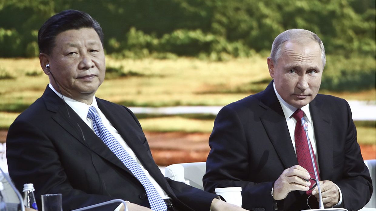 Президент России Владимир Путин и председатель КНР Си Цзиньпин