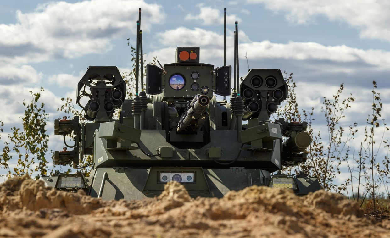 Ударный роботизированный комплекс (РТК) Уран-9 на полигоне Мулино в Нижегородской области