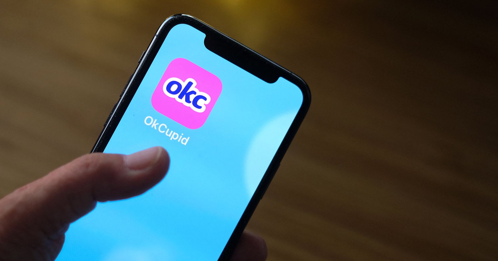 Приложения OkCupid на экране смартфона - ИноСМИ, 1920, 25.09.2021