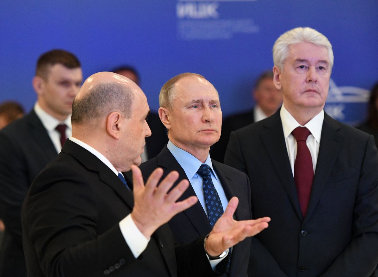 Президент РФ В. Путин посетил информационный центр по мониторингу ситуации с коронавирусом в Москве