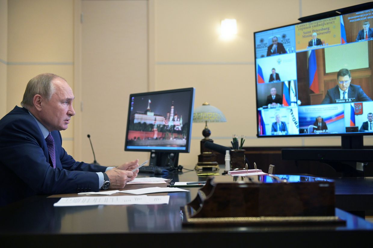 Президент РФ В. Путин провел совещание по вопросам развития энергетики