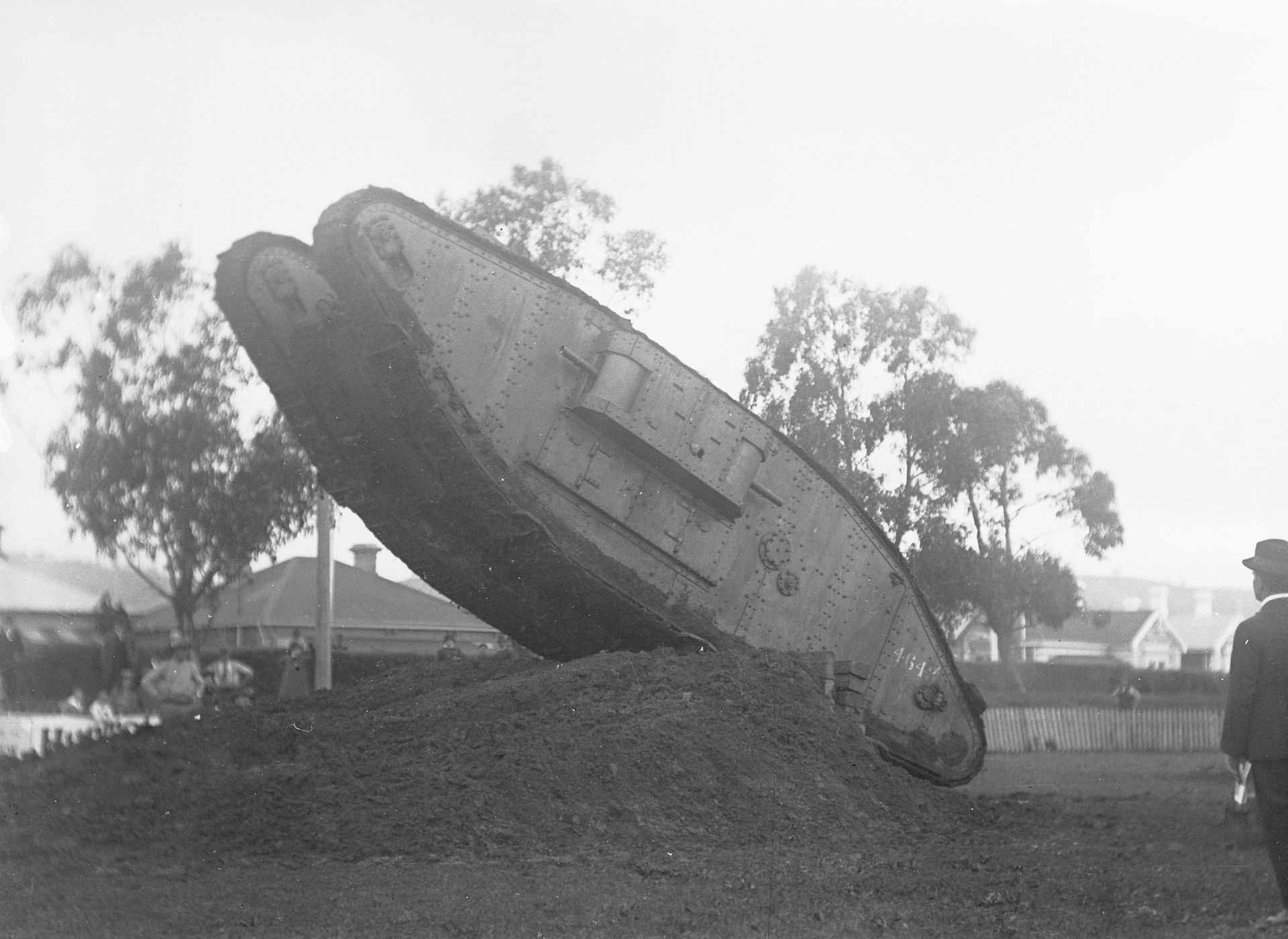Британский тяжёлый танк «Марк IV»  - ИноСМИ, 1920, 05.10.2025