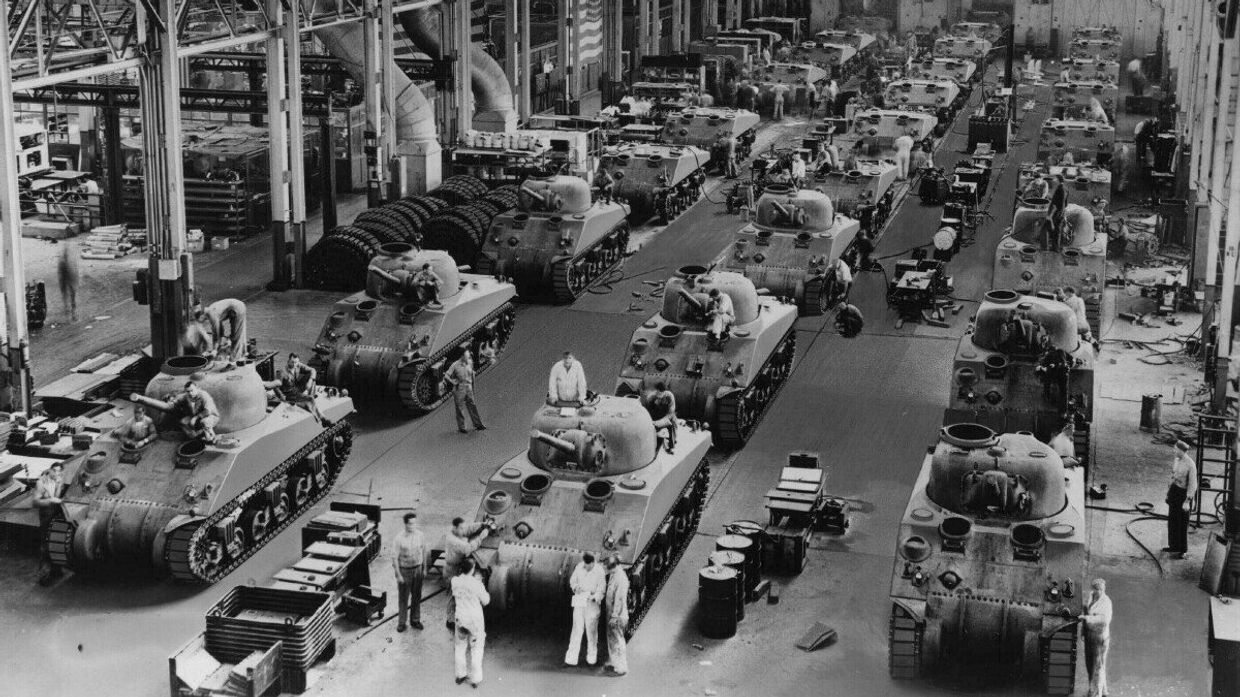 Сборочный цех танка M4 Sherman
