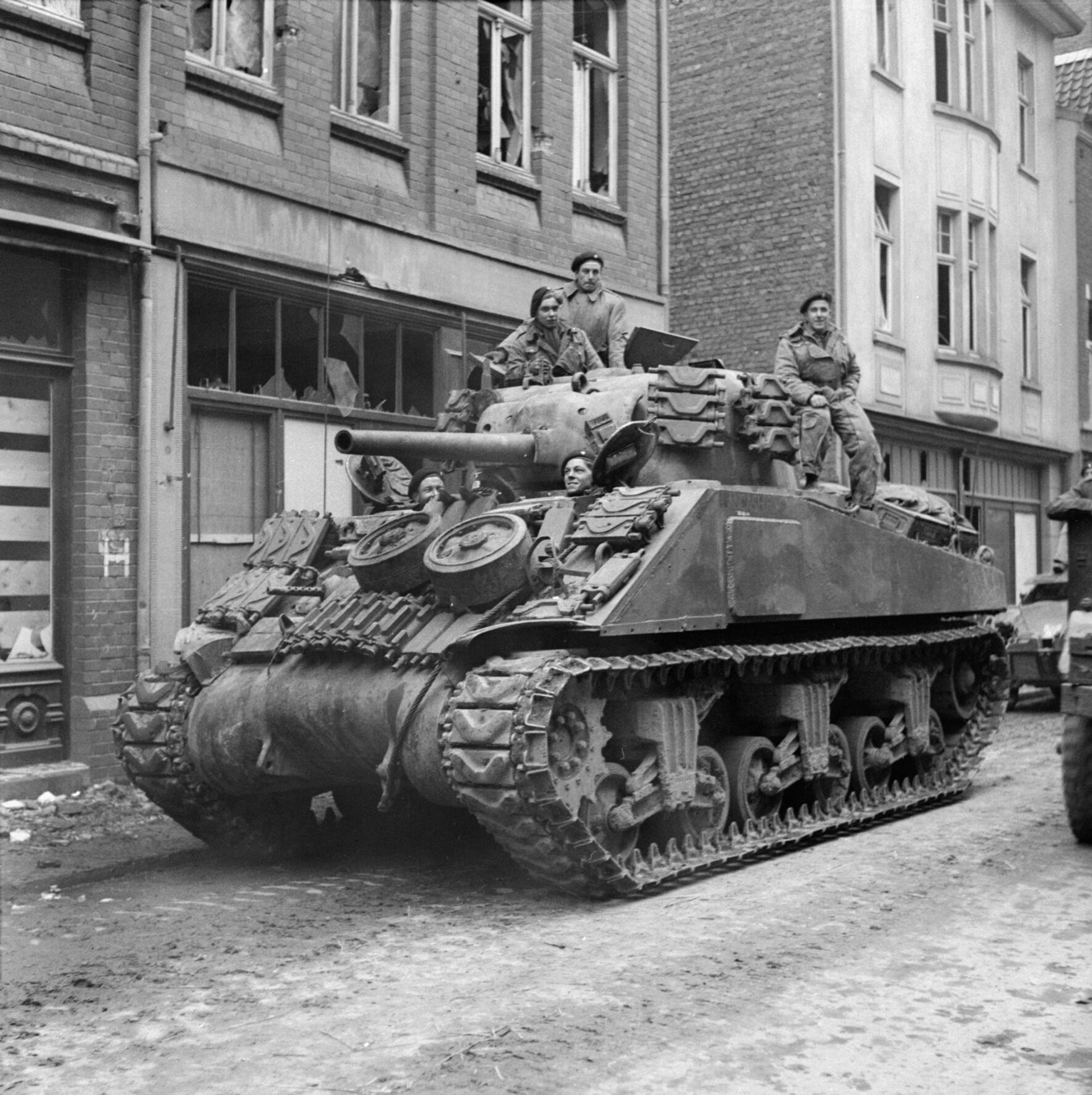 Средник танк M4 Sherman - ИноСМИ, 1920, 05.10.2025