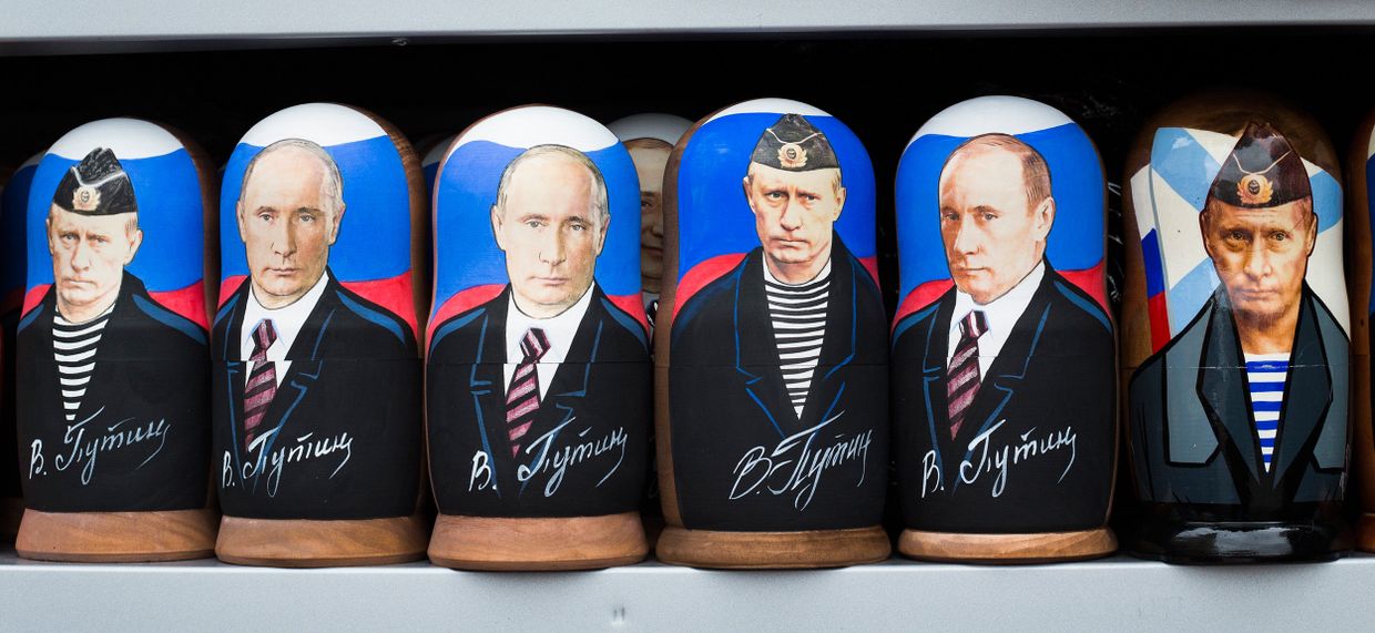 Сувенирная продукция с изображением Владимира Путина в одном из магазинов в Москве