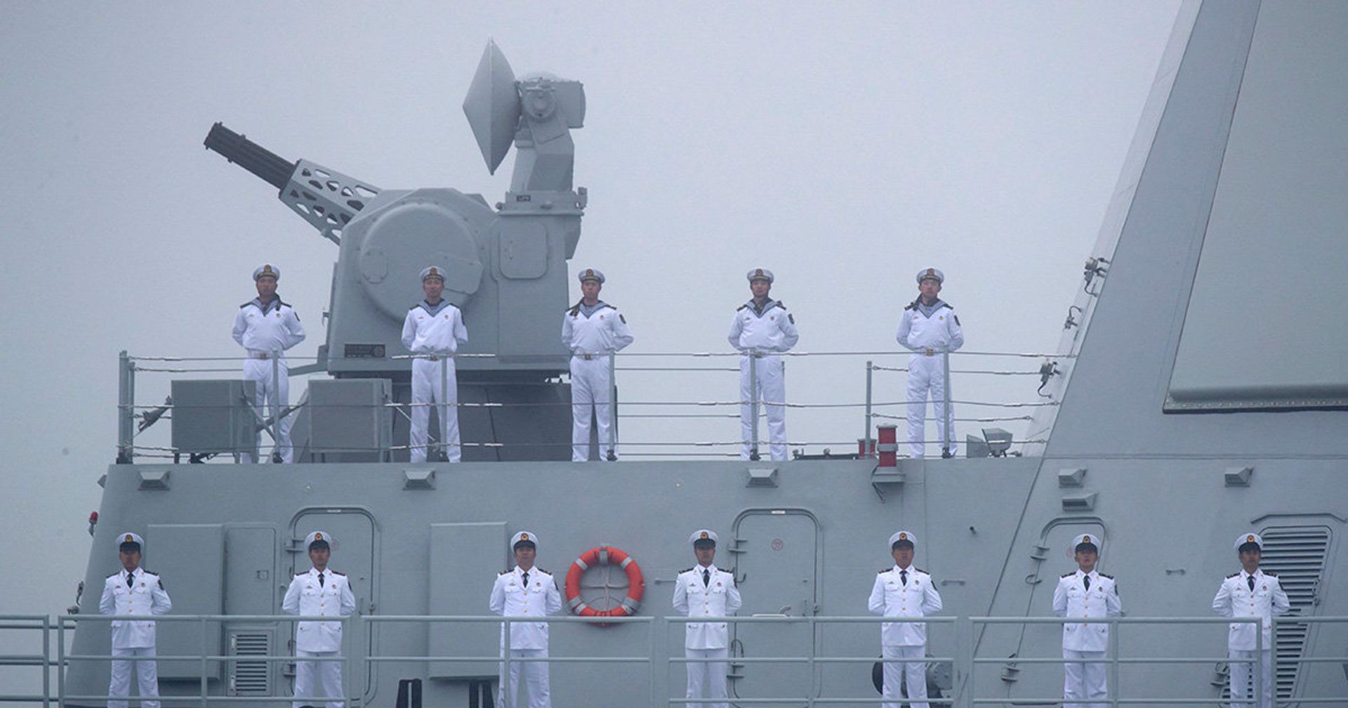 Моряки на палубе ракетного эсминца типа 055 Наньчан Военно-морского флота Народно-освободительной армии Китая - ИноСМИ, 1920, 12.10.2021