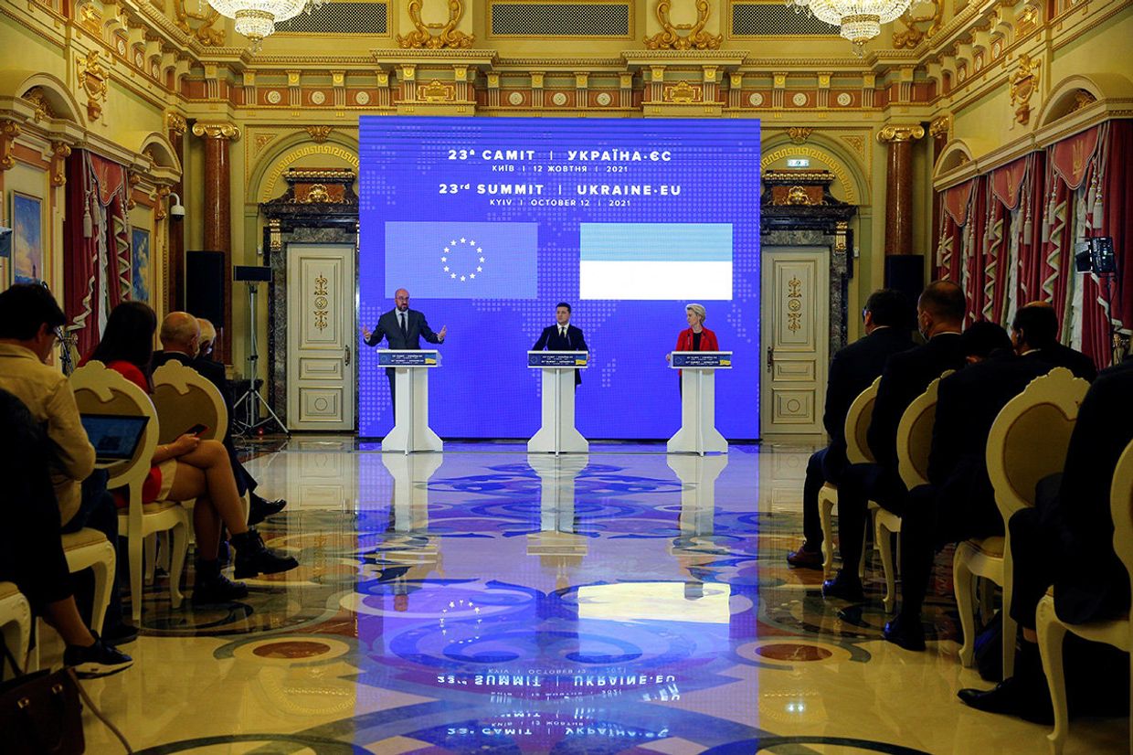 Президент Украины Владимир Зеленский, президент Европейской комиссии Урсула фон дер Ляйен и президент Европейского Совета Шарль Мишель