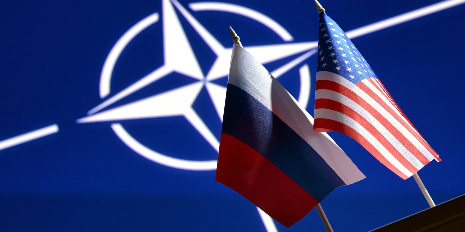 Государственные флаги России и США - ИноСМИ, 1920, 25.12.2021