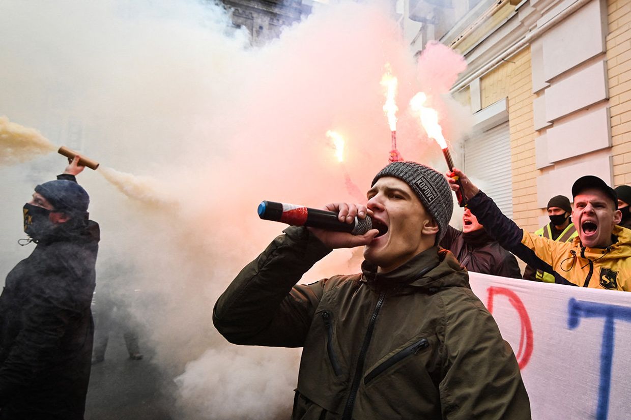 Участники митинга у здания Высшего Антикоррупционного суда в Киеве