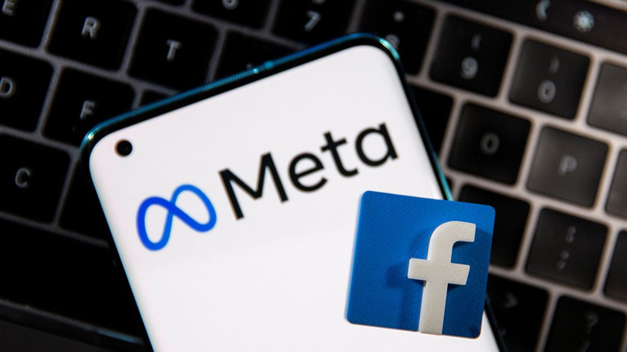 Логотип Meta на экране смартфона