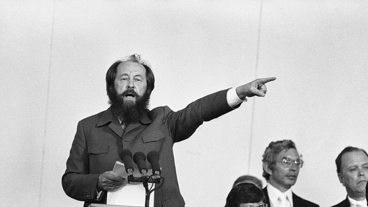 Советский писатель Александр Солженицын